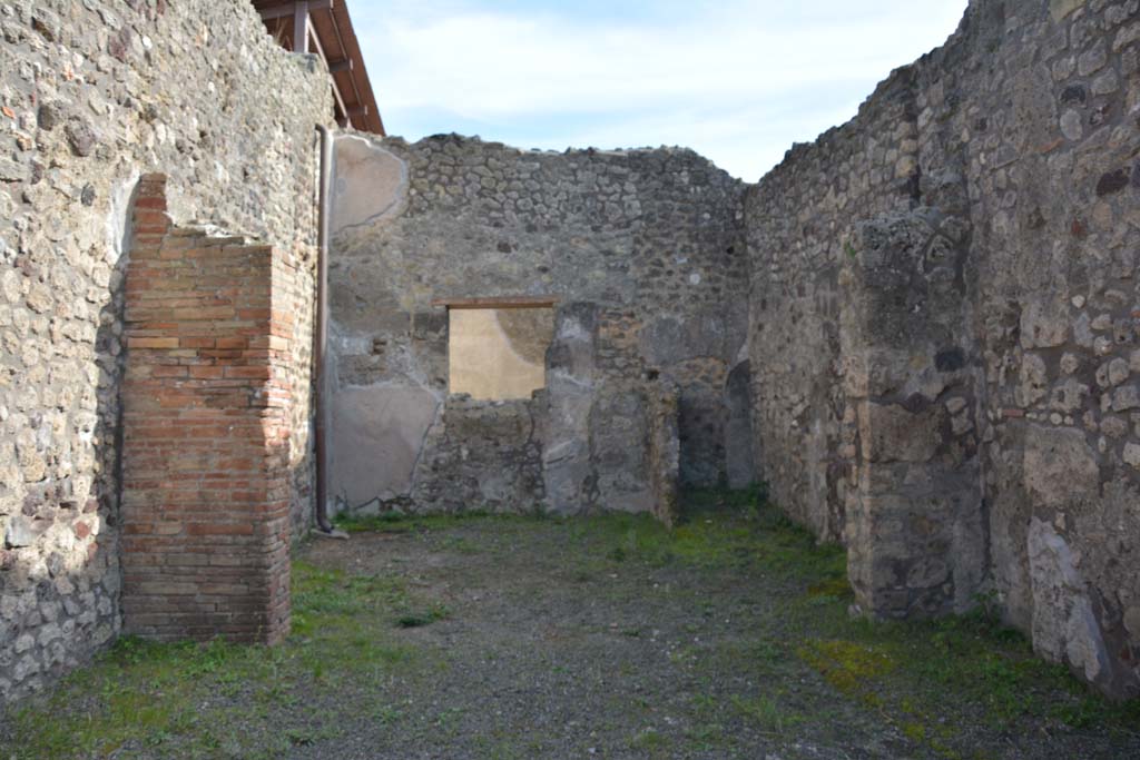 IX.5.10 Pompeii. March 2017. Looking south across shop-room towards rear rooms. 
Foto Christian Beck, ERC Grant 681269 DÉCOR.
