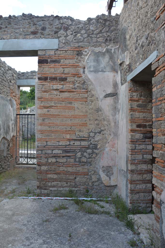 IX.5.11 Pompeii. May 2017. Room b, looking north to north-east corner of atrium. 
Foto Christian Beck, ERC Grant 681269 DÉCOR.


