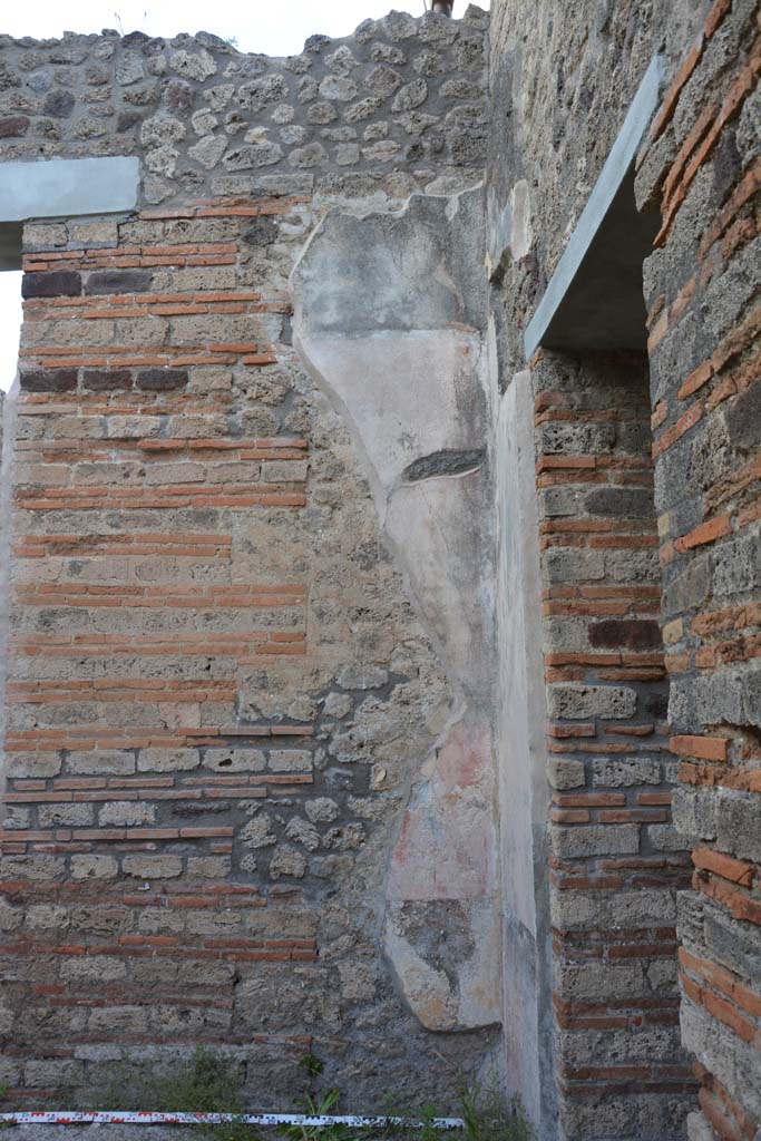 IX.5.11 Pompeii. May 2017. Room b, detail of remaining stucco on north wall in north-east corner.
Foto Christian Beck, ERC Grant 681269 DÉCOR.

