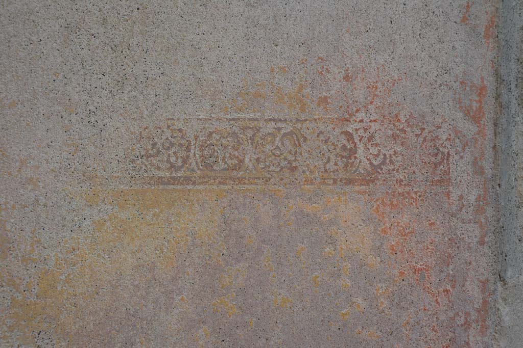 IX.5.11 Pompeii. May 2017. 
Room b, detail of painted decoration and border with circular patterns on yellow panel above red zoccolo panel on south side of doorway into room f. 
Foto Christian Beck, ERC Grant 681269 DÉCOR.

