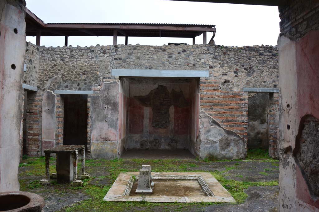 IX.5.11 Pompeii. March 2017. Atrium b, looking west towards doorways to rooms f, e, and d, from east ala h.
Foto Christian Beck, ERC Grant 681269 DÉCOR.

