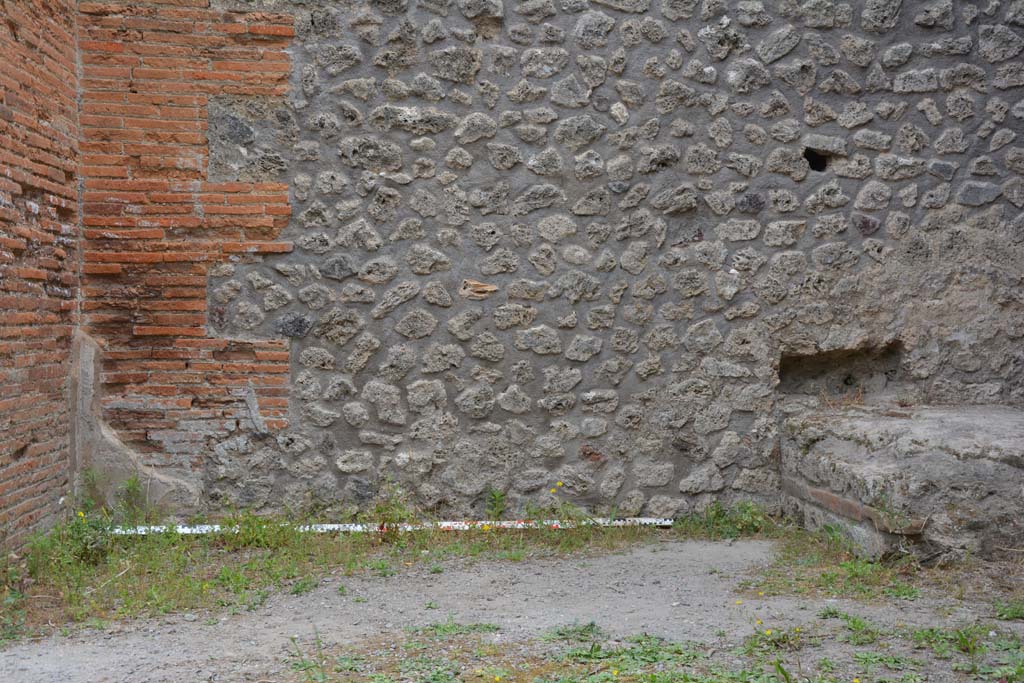 IX.5.12 Pompeii. May 2017. Lower east wall.
Foto Christian Beck, ERC Grant 681269 DÉCOR.
