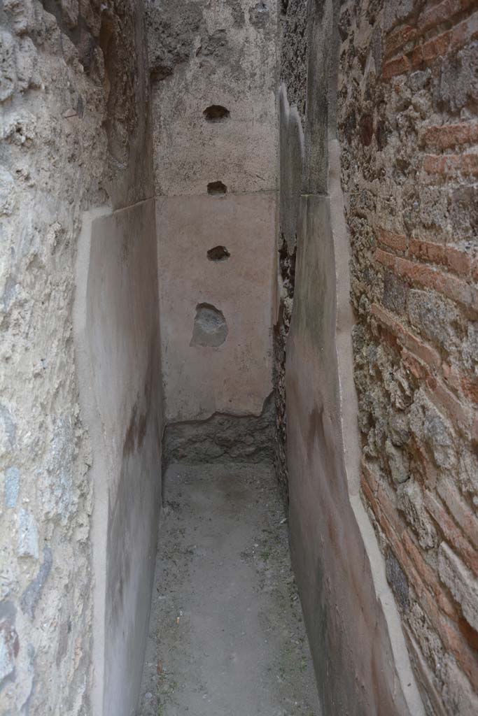 IX.5.12 Pompeii. May 2017. Looking south into narrow area.
Foto Christian Beck, ERC Grant 681269 DÉCOR.

