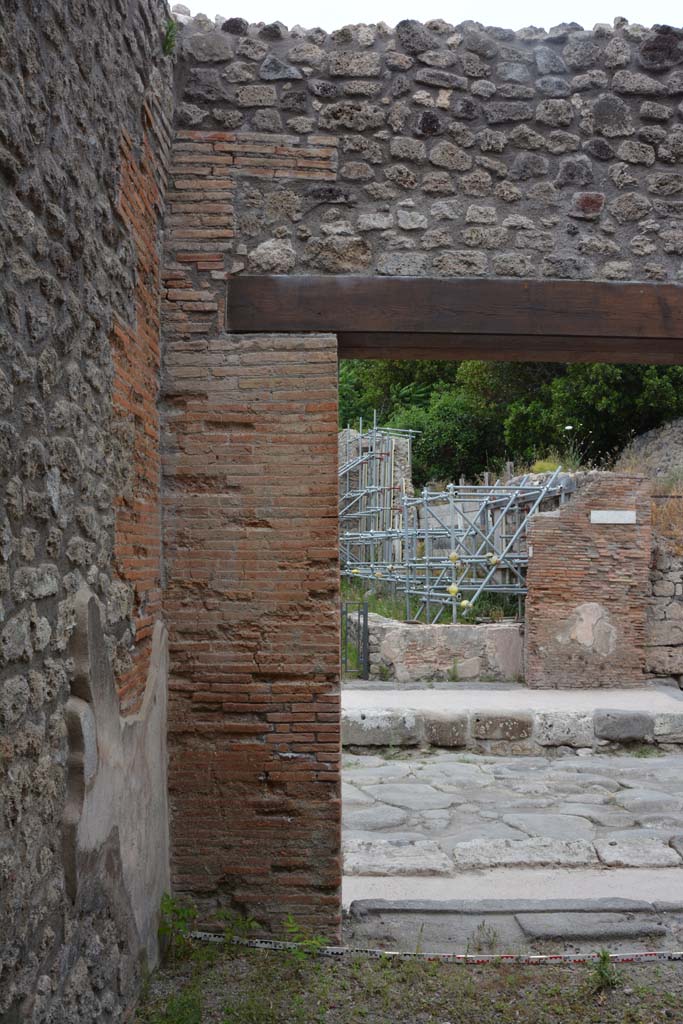 IX.5.12 Pompeii. May 2017. Looking towards north wall in north-west corner.
Foto Christian Beck, ERC Grant 681269 DÉCOR.

