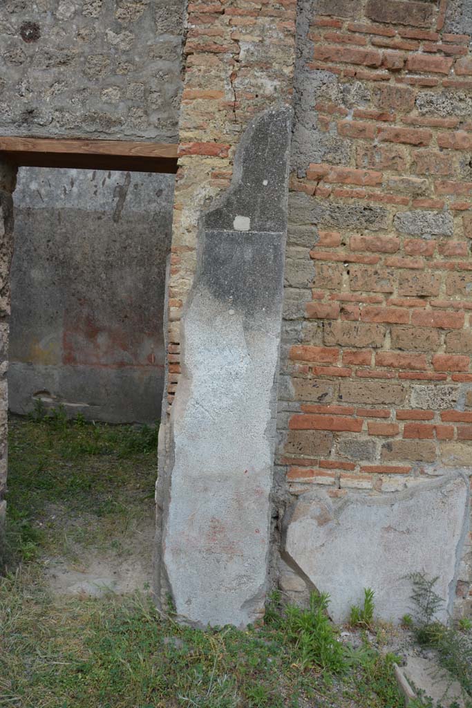 IX.5.14 Pompeii. May 2017. North ala e, east wall on south side of doorway to room d.
Foto Christian Beck, ERC Grant 681269 DCOR.

