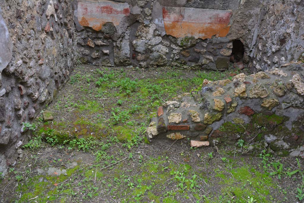 IX.5.18 Pompeii. March 2018. Room “h”, looking east across flooring.  
Foto Annette Haug, ERC Grant 681269 DÉCOR.

