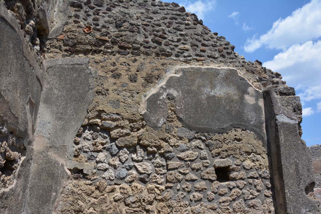 IX.5.18 Pompeii. May 2017. Room r, looking towards upper east wall.  
Foto Christian Beck, ERC Grant 681269 DÉCOR.

