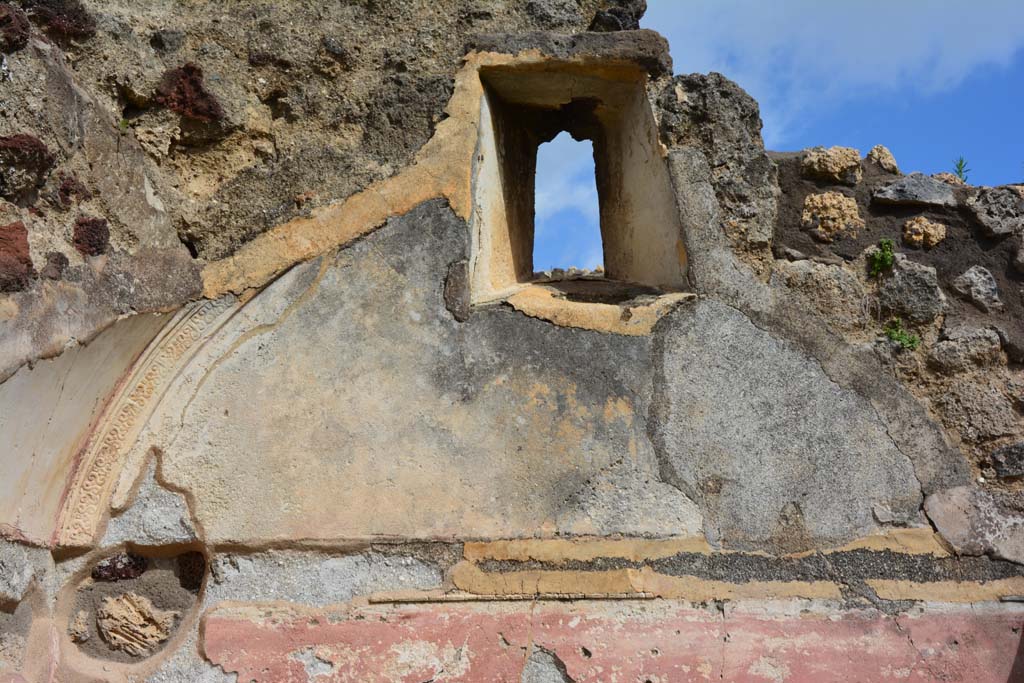 IX.5.18 Pompeii. March 2017. Room n, detail from centre of upper east wall.
Foto Christian Beck, ERC Grant 681269 DÉCOR.

