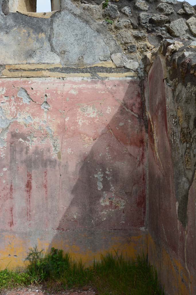 IX.5.18 Pompeii. March 2017. Room n, east wall at south end.
Foto Christian Beck, ERC Grant 681269 DÉCOR.

