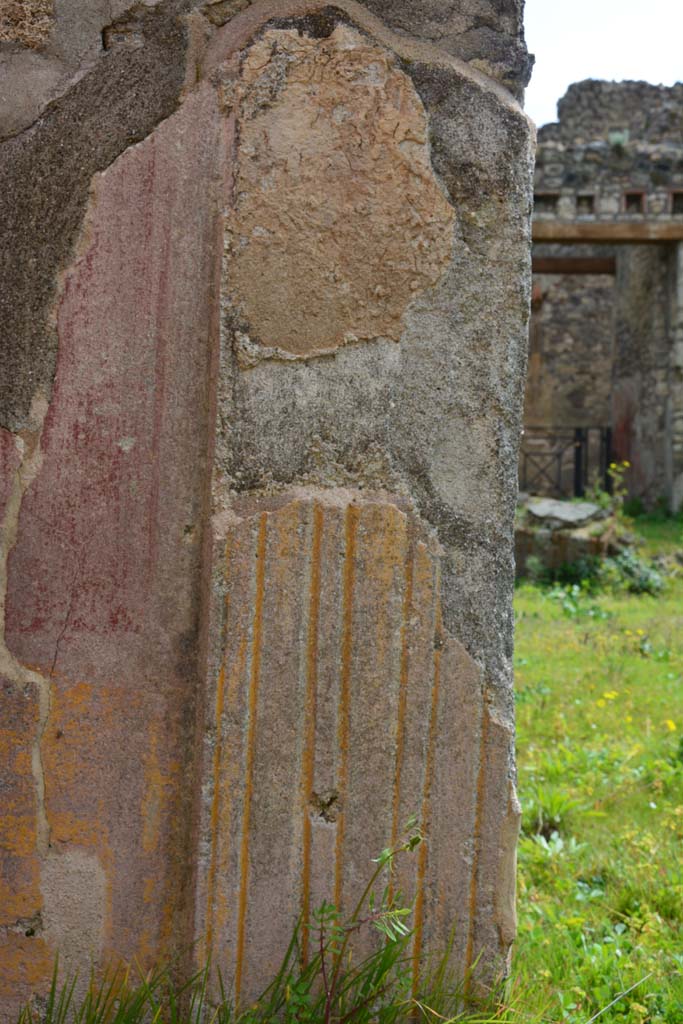 IX.5.18 Pompeii. March 2017. 
Room n, detail of decorative pilaster from west end of south wall.
Foto Christian Beck, ERC Grant 681269 DÉCOR.

