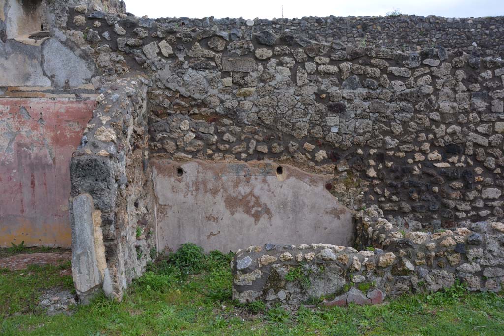 IX.5.18 Pompeii. March 2018.  
Room “m”, looking east across room “l” (L), towards area of cupboard (in centre) which would have been under the stairs, on right.
Foto Annette Haug, ERC Grant 681269 DÉCOR.
