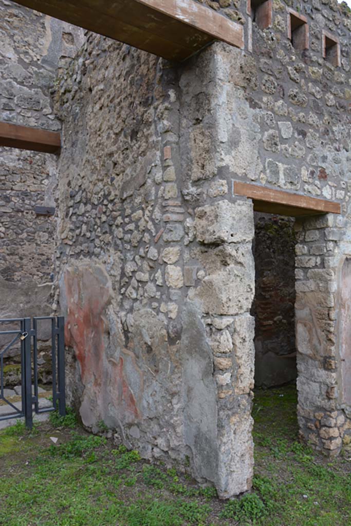 IX.5.18 Pompeii. March 2018. 
Room “a”, west side of entrance corridor, looking south from atrium.
Foto Annette Haug, ERC Grant 681269 DÉCOR.
