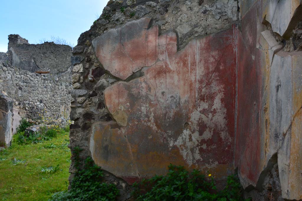 IX.5.18 Pompeii. March 2017. Room o, south wall in south-west corner, with doorway into room l (L), on left.
Foto Christian Beck, ERC Grant 681269 DÉCOR.

