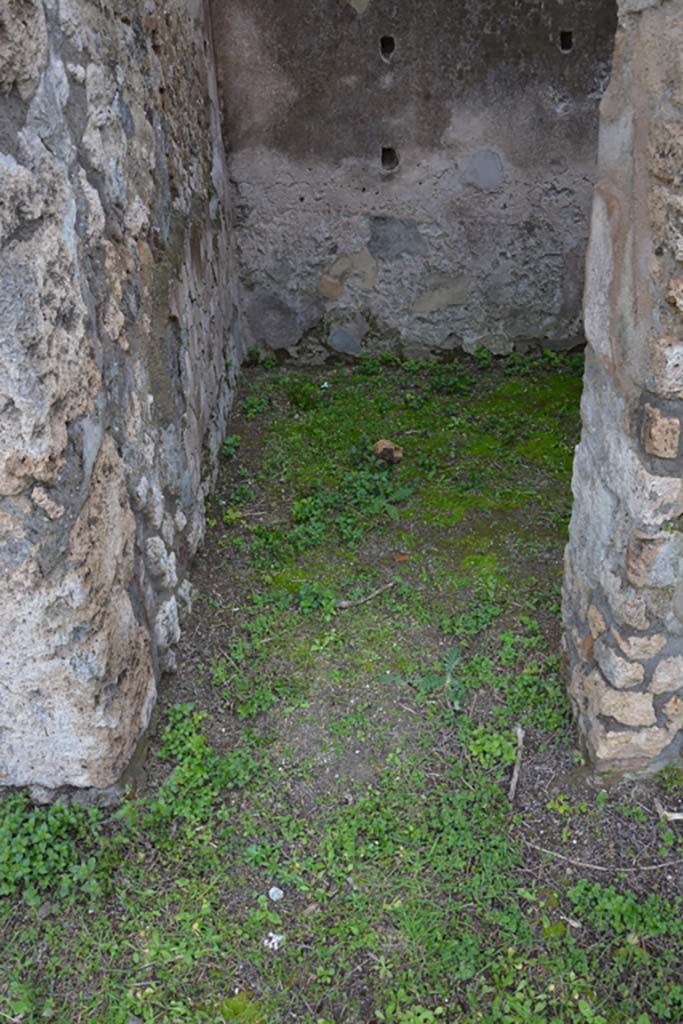 IX.5.18 Pompeii. March 2018. Room “c”, looking south across flooring through doorway.
Foto Annette Haug, ERC Grant 681269 DÉCOR.

