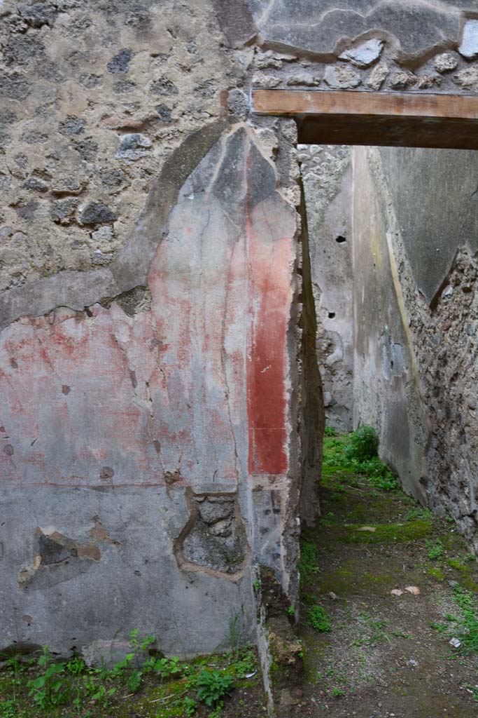 IX.5.18 Pompeii. March 2017. 
Room d, east wall at south end, linking with remains of wall into room c, on right.
Foto Christian Beck, ERC Grant 681269 DÉCOR.
