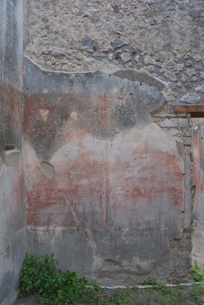 IX.5.18 Pompeii. May 2017. Room d, looking towards south end of west wall.
Foto Christian Beck, ERC Grant 681269 DÉCOR.
