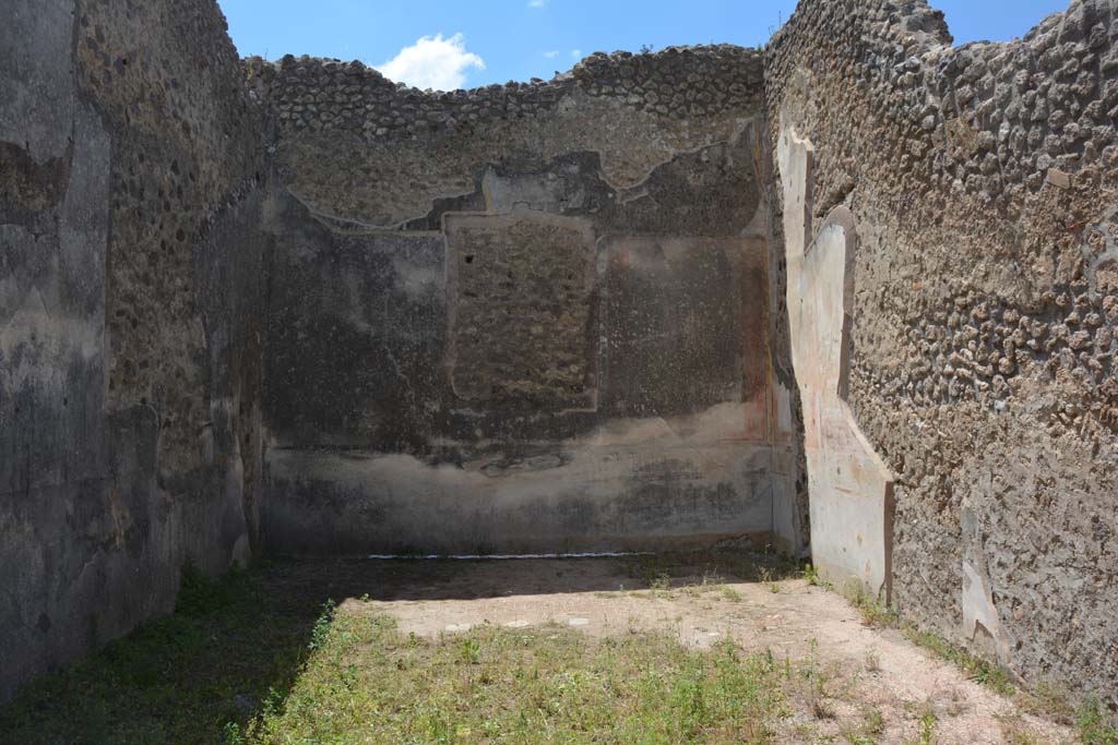IX.5.18 Pompeii. May 2017. Room “f”, looking towards west wall.
Foto Christian Beck, ERC Grant 681269 DÉCOR.
