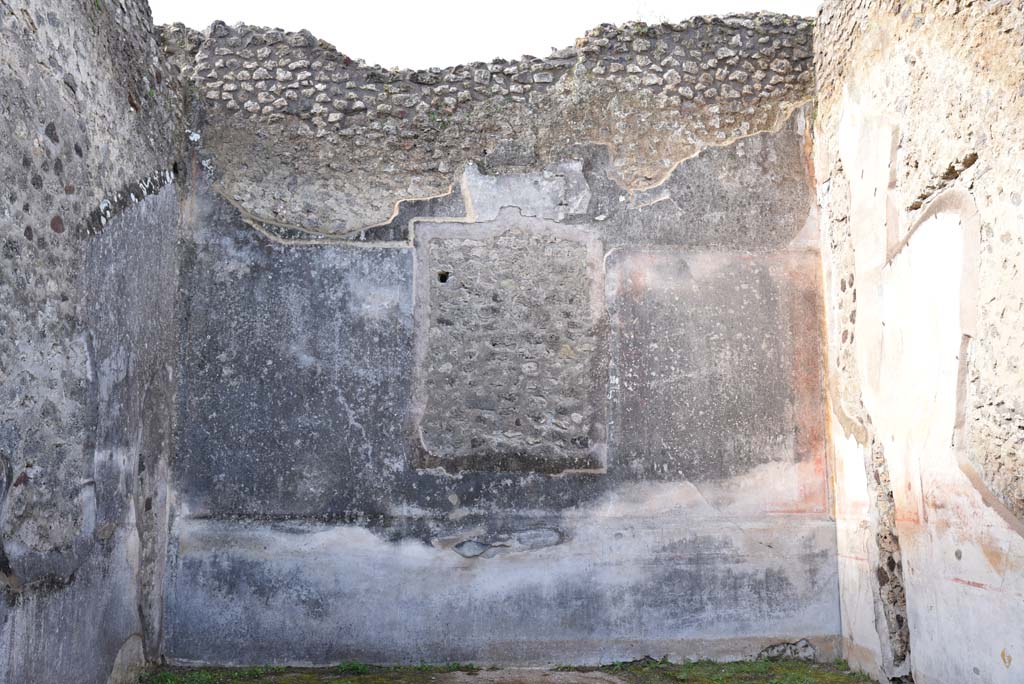 IX.5.18 Pompeii. March 2018. Triclinium “f”, looking towards west wall.
Foto Annette Haug, ERC Grant 681269 DÉCOR.
