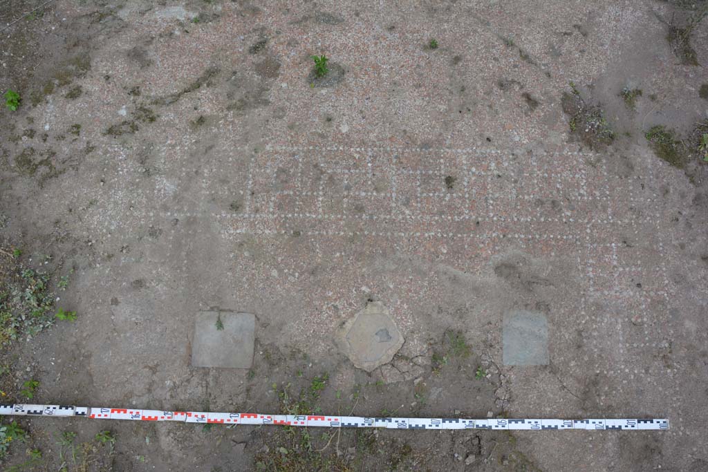 IX.5.18 Pompeii. May 2017. Room “f”, detail of flooring near west wall.
Foto Christian Beck, ERC Grant 681269 DÉCOR.
