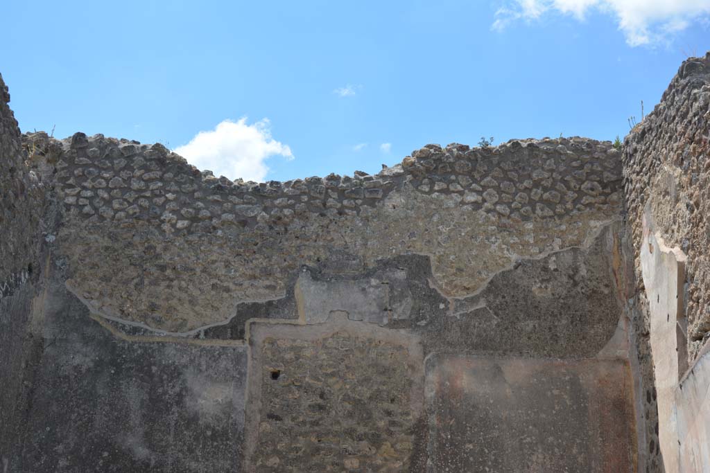 IX.5.18 Pompeii. May 2017. Room “f”, upper west wall.
Foto Christian Beck, ERC Grant 681269 DÉCOR.
