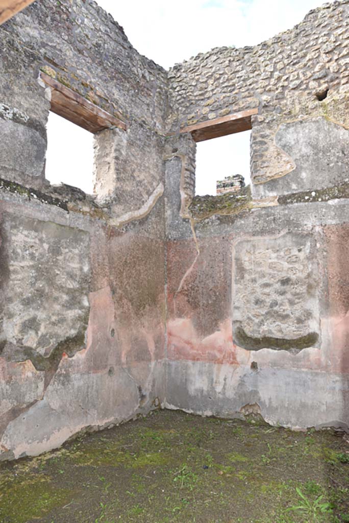 IX.5.18 Pompeii. March 2018. Room “e”, looking towards south-west corner of cubiculum. 
Foto Annette Haug, ERC Grant 681269 DÉCOR.

