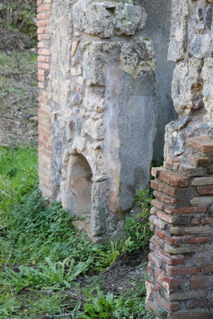 IX.6.8 Pompeii. December 2018. 
Looking south towards niche set into pilaster, and doorway to room 8.
Photo courtesy of Aude Durand.
