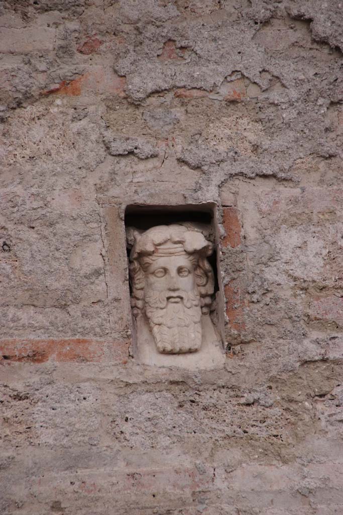 IX.7.1 Pompeii. October 2020. Bust of Dionysus in niche. Photo courtesy of Klaus Heese.