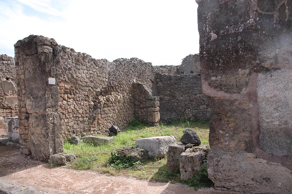 IX.7.23 Pompeii. May 2005. Looking south to entrance. On the left of the photo, against the east wall was the site of the steps to the upper floor.
Beneath the stairs was the latrine.
