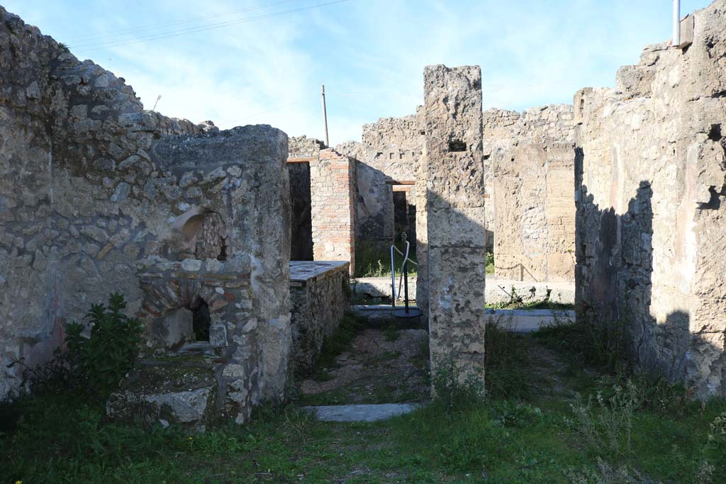 IX.2.25 Pompeii, in centre, IX.2.24, on left. December 2018. 
Looking north towards entrances in north-west corner of atrium. Photo courtesy of Aude Durand.
