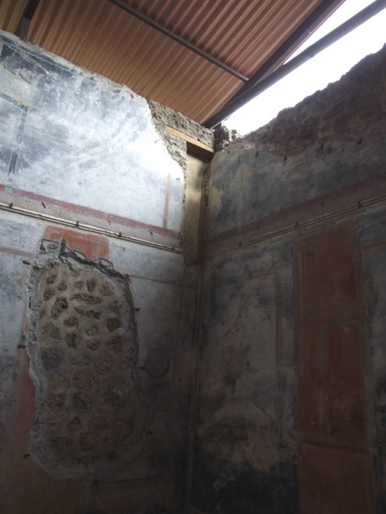 IX.8.6 Pompeii. December 2007. Room 40, north east corner of cubiculum.   
