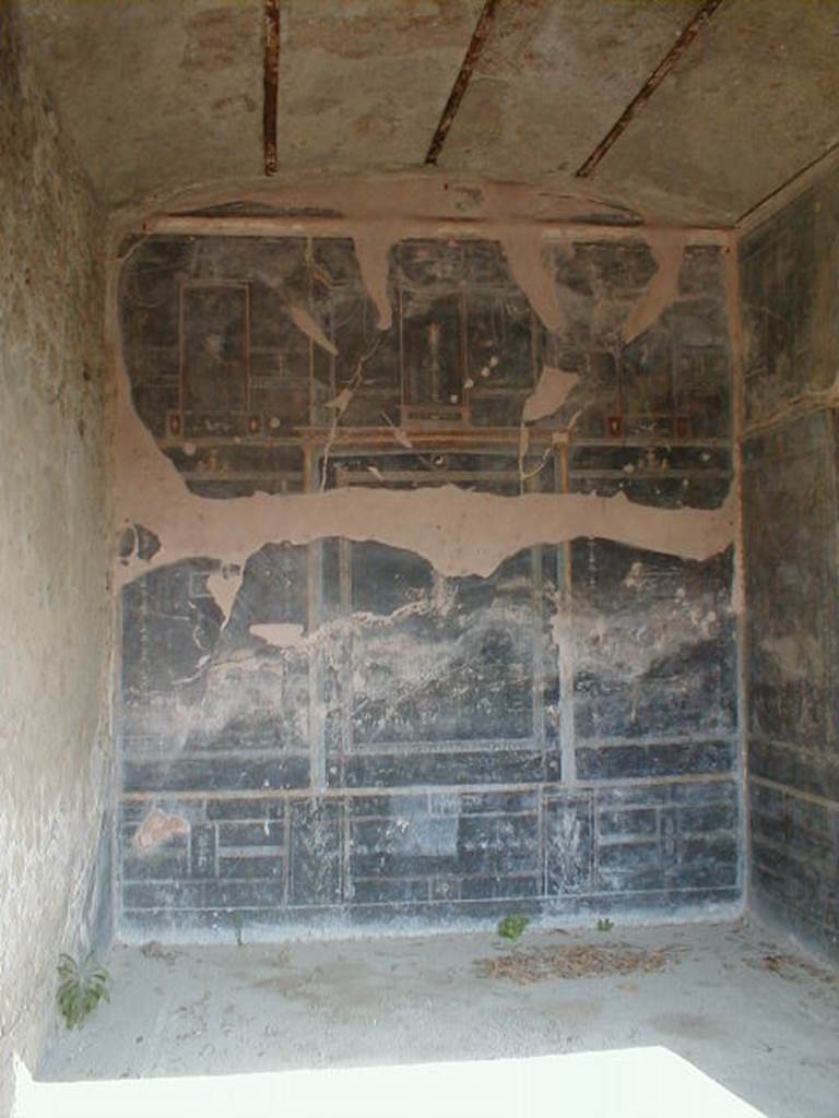 IX.8.6 Pompeii.  September 2004.  Room in north east corner of peristyle.
