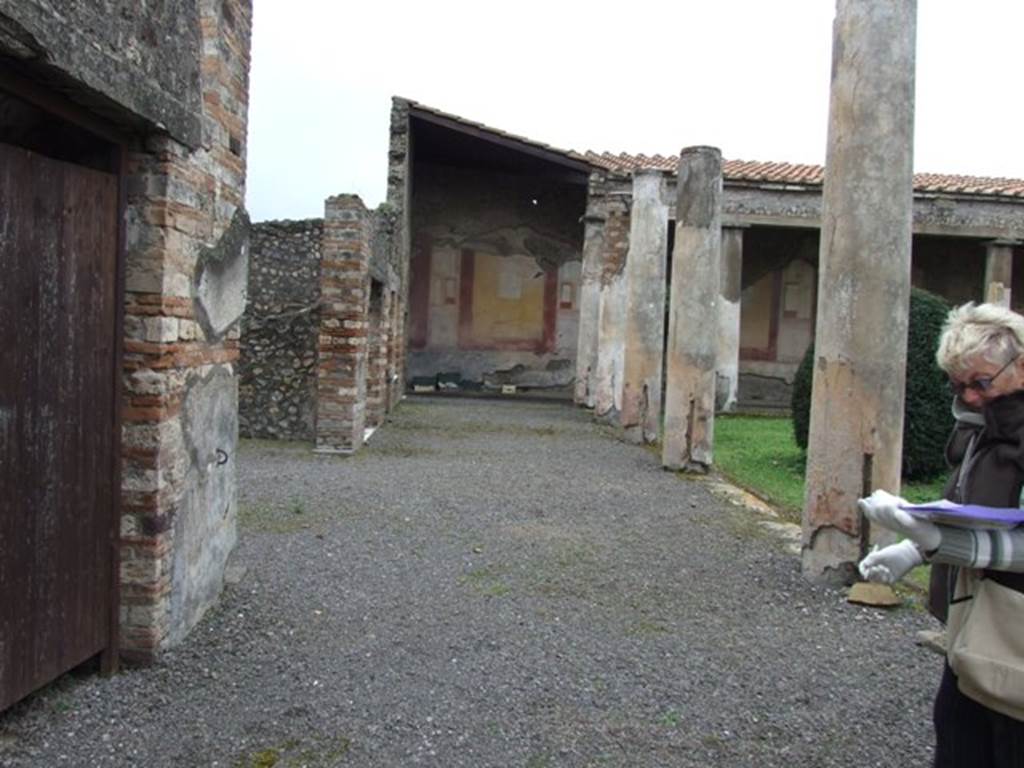 IX.8.6 Pompeii. March 2009.  South Portico area.  Looking west from outside Room 12.  Cuts in the sides of the lower columns indicate where there had been a wooden fence.  See Jashemski, W. F., 1993. The Gardens of Pompeii, Volume II: Appendices. New York: Caratzas. (p244)
