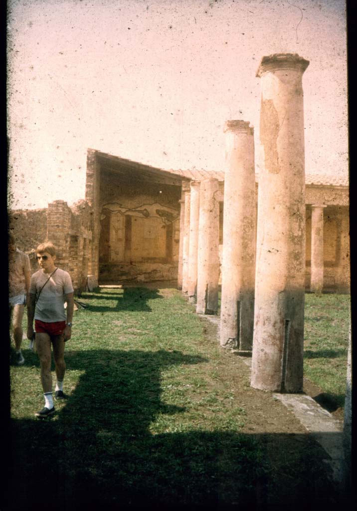 IX.8.6 Pompeii. South Portico area. Looking west.
Photographed 1970-79 by Günther Einhorn, picture courtesy of his son Ralf Einhorn.
The cuts for the original wooden fence between columns show up very clearly in this photograph.
