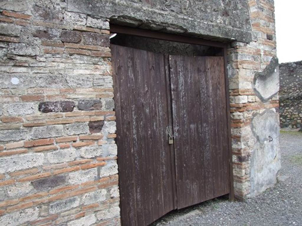 IX.8.6 Pompeii. March 2009.  Doorway to Room 13, Cubiculum.
