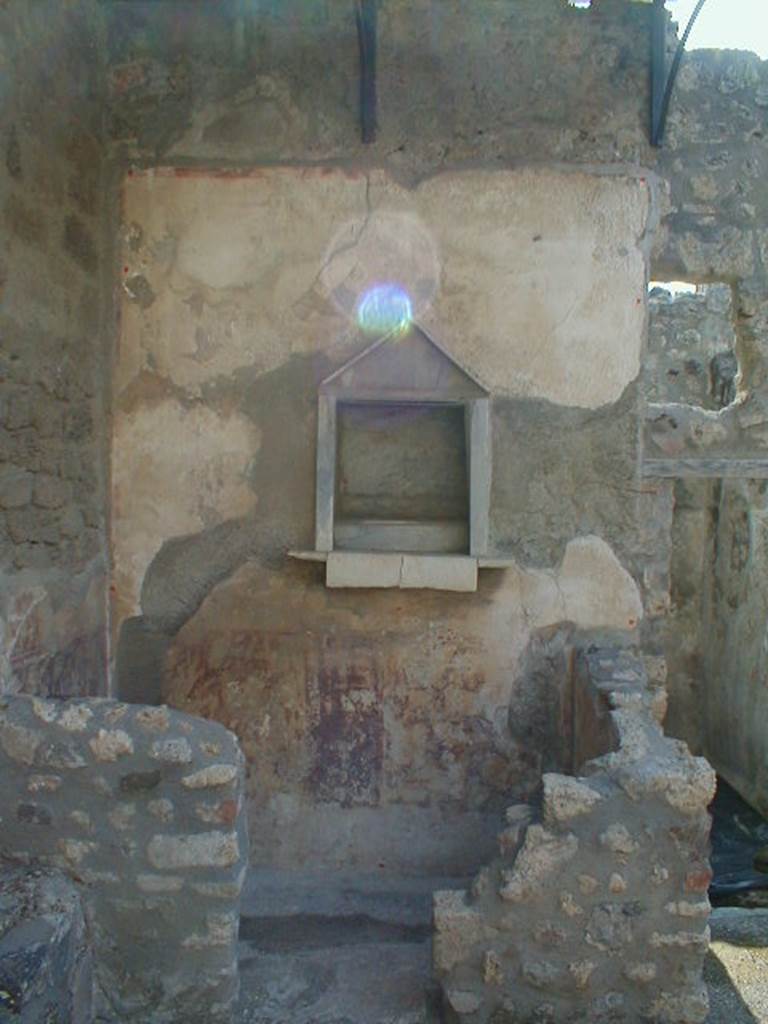 IX.8.6 Pompeii.  September 2004.  Room 23. Servants quarters on west side of house.  Household shrine or Lararium.
.
