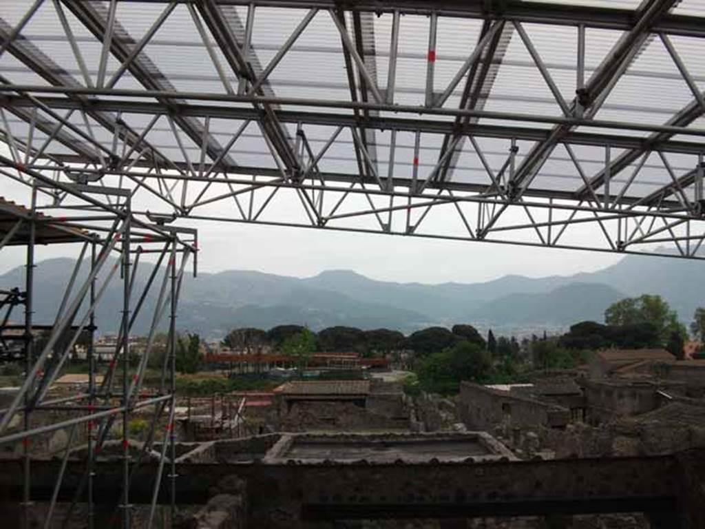 IX.12.1/2 Pompeii. May 2010. Looking south across Regio 1 from upper floor. 