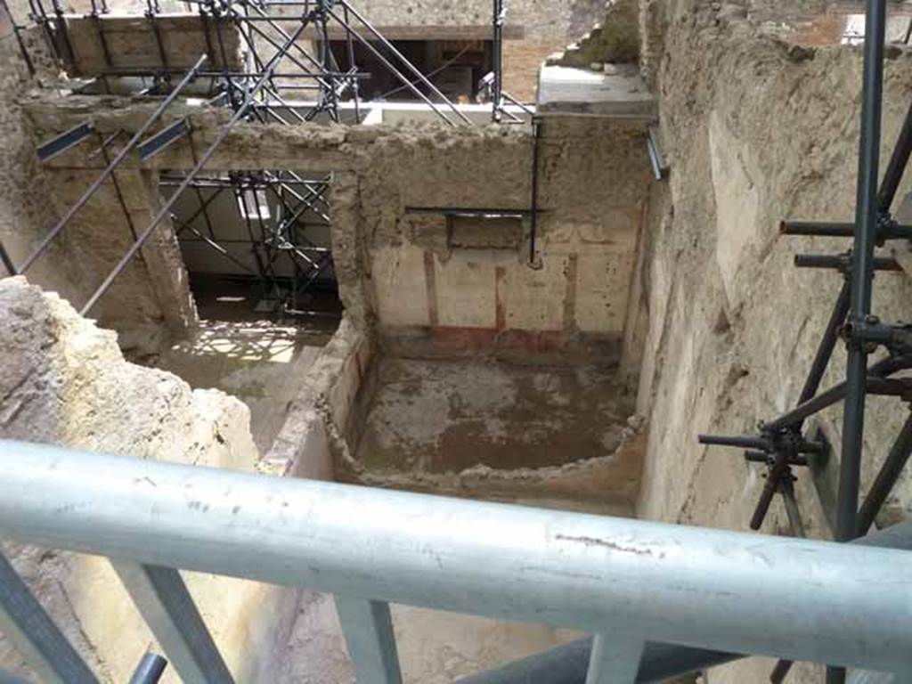 IX.12.6 Pompeii. May 2010. Looking south to room 9 in centre, from above room 8.   On the left hand side is the street entrance to IX.12.7
