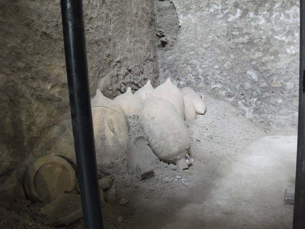 IX.12.9 Pompeii. May 2010. Room 9, amphorae in north-west corner.