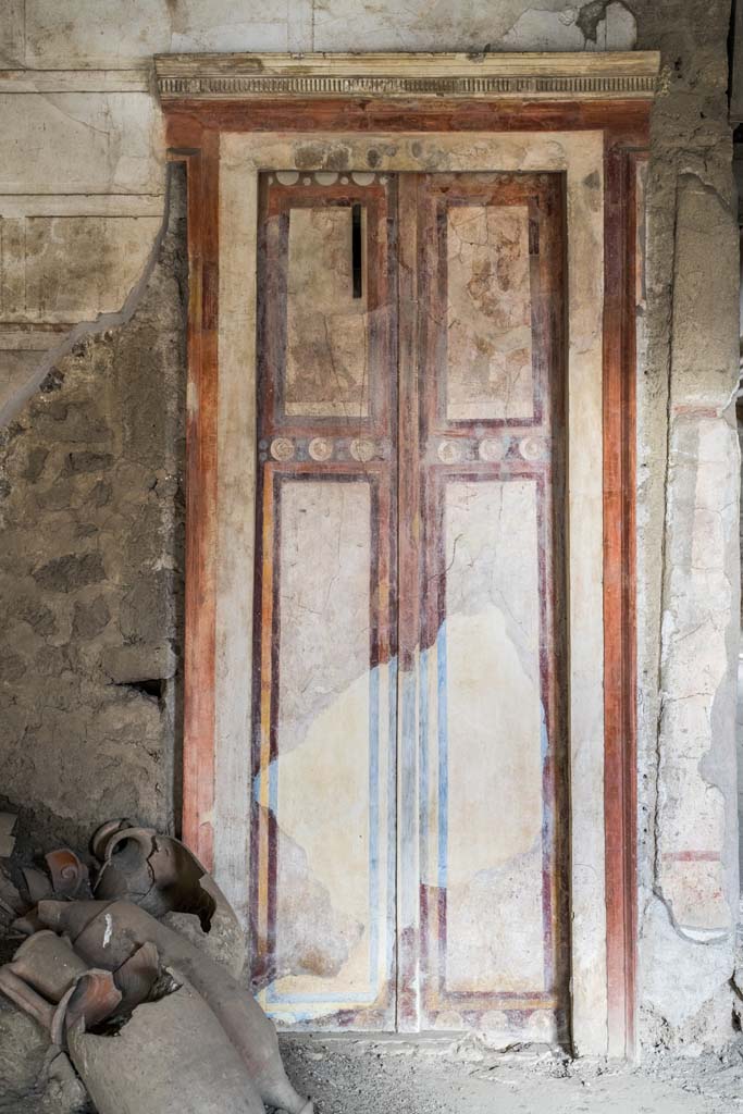IX.13.3 Pompeii. October 2021. 
Room 1, painted doorway in north wall. Photo courtesy of Johannes Eber
