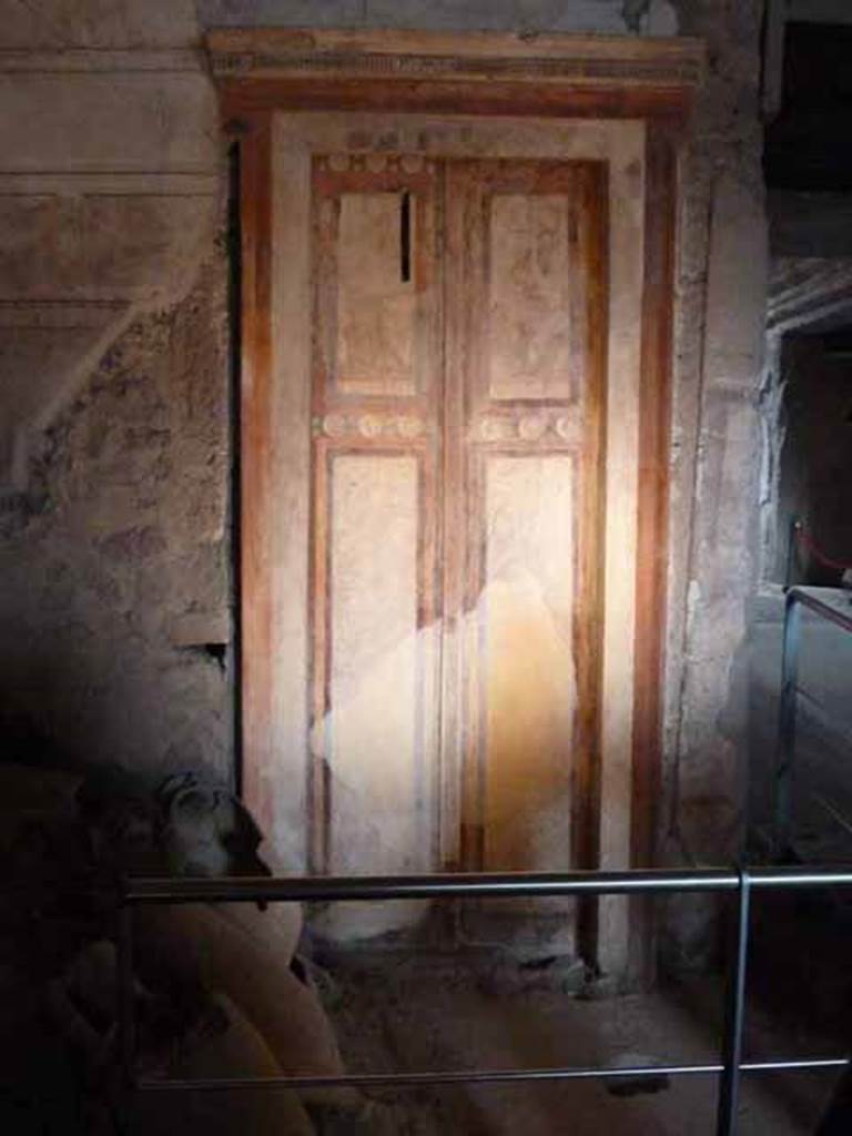 IX.13.1-3 Pompeii. May 2010. Room 1, painted doorway in north-west corner.