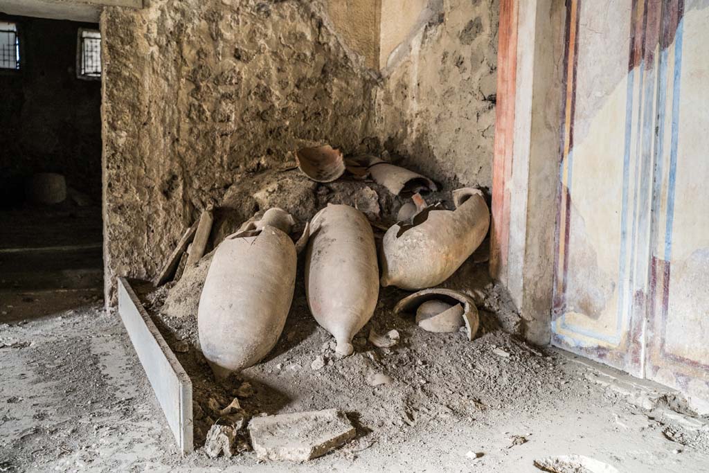 IX.13.3 Pompeii. October 2021. Room 1, amphorae on pile of lime in north-west corner. Photo courtesy of Johannes Eber.