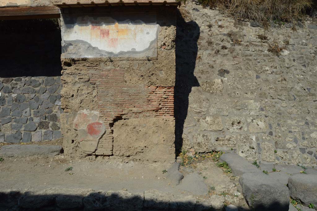 IX.13.6, on right, Pompeii. October 2017. Detail of doorway threshold, east pilaster, and end of insula with a blocked roadway, on right.  
Foto Taylor Lauritsen, ERC Grant 681269 DÉCOR.
