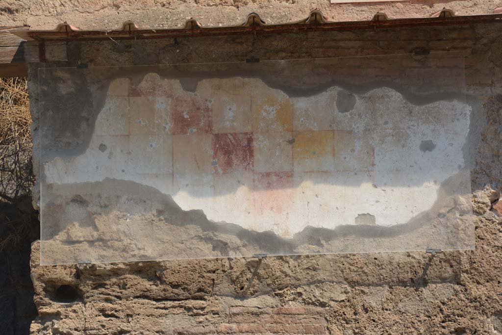 IX.13.6 Pompeii. July 2017. Painted plaster on east side of entrance, with chessboard pattern.
Foto Annette Haug, ERC Grant 681269 DÉCOR.
