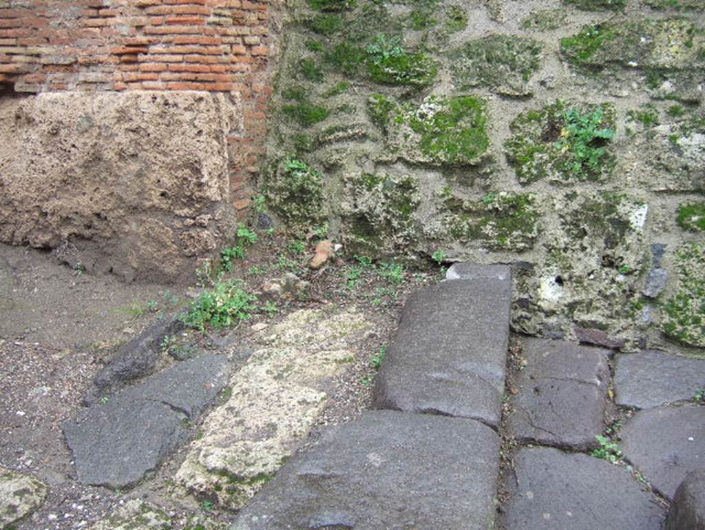 IX.13.6 Pompeii. December 2005. East corner of insula, adjoining unexcavated vicolo, looking north.
