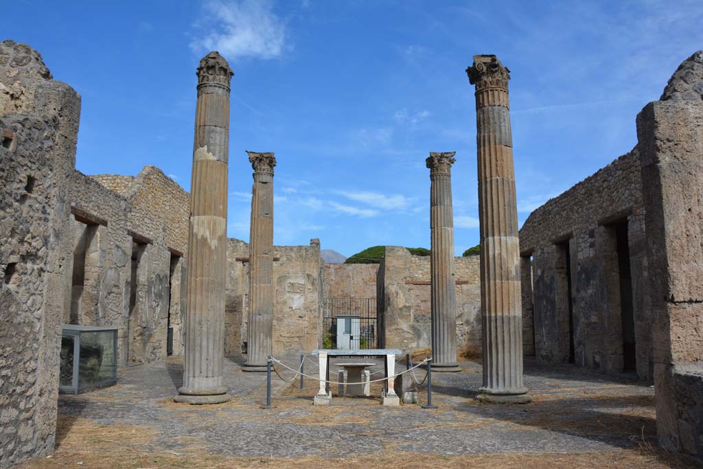 IX.14.4 Pompeii. September 2019. Tablinum H, looking north towards atrium.
Foto Annette Haug, ERC Grant 681269 DÉCOR.
