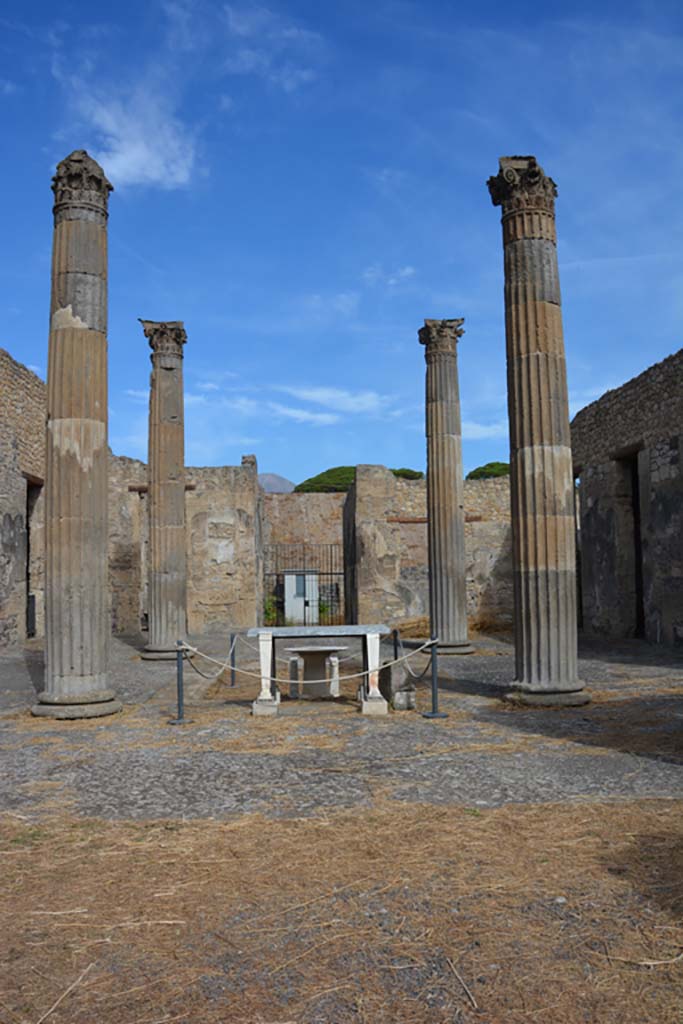 IX.14.4 Pompeii. September 2019. Tablinum H, looking north towards impluvium in atrium.
Foto Annette Haug, ERC Grant 681269 DÉCOR.
