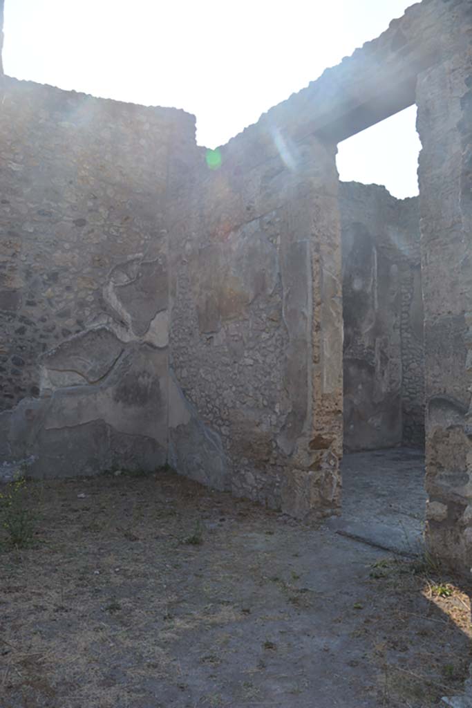 IX.14.4 Pompeii. July 2017. Triclinium 24, looking north-west towards doorway in north wall into atrium.
Foto Annette Haug, ERC Grant 681269 DÉCOR.
