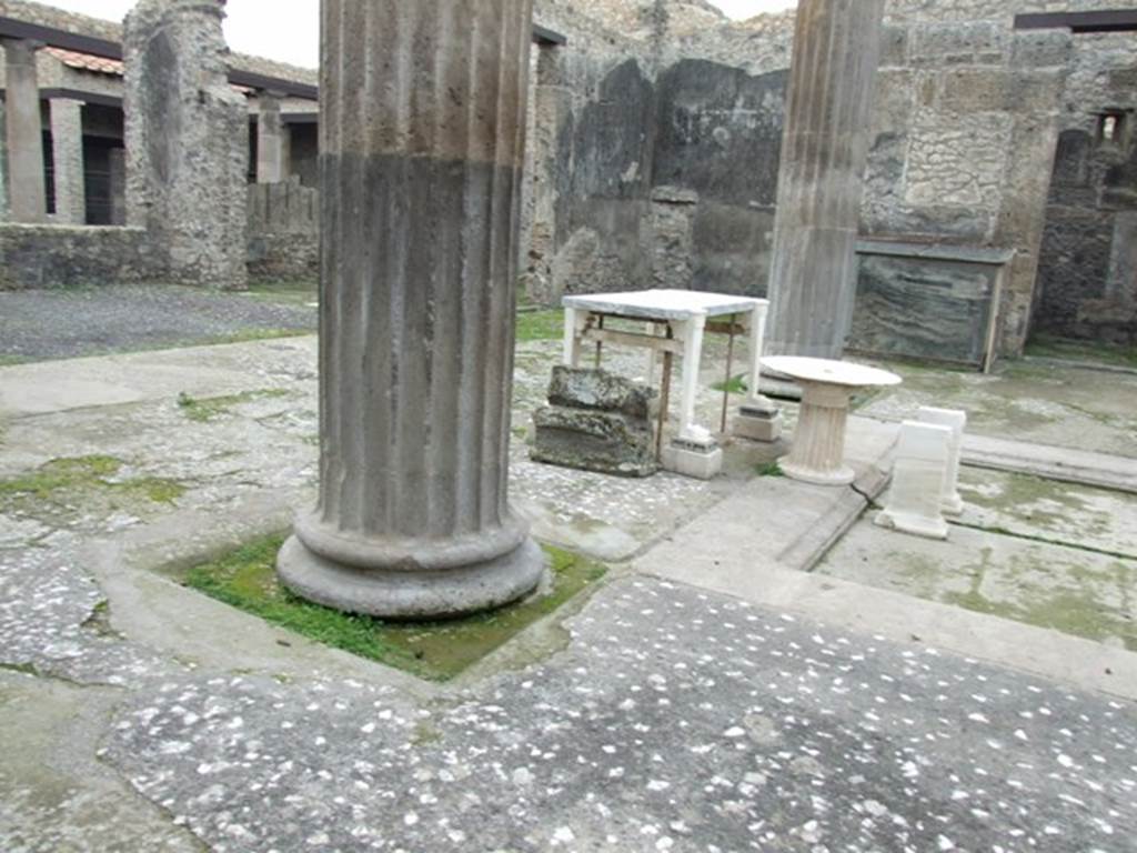 IX.14.4 Pompeii. December 2007. Looking south-west across Tetrastyle Atrium B towards ala 25 and cubiculum 26. At the rear of the impluvium can be seen a marble table (e), pedestal basin (d), etc. The arca or money chest (q) can also be seen on the west side of atrium, on the right. According to NdS, a large iron money-chest (q) was found on 11th June 1911. It was found leaning against the large pilaster between the west ala 25 and the doorway to cubiculum 26. See Notizie degli Scavi, 1911, (p.271, with plan on p.332).