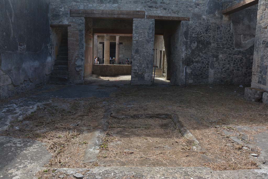 IX.14.4 Pompeii. September 2019. 
Room 27, the secondary atrium at IX.14.2, looking south across impluvium towards staircase, tablinum 19 and corridor.
Foto Annette Haug, ERC Grant 681269 DÉCOR.

