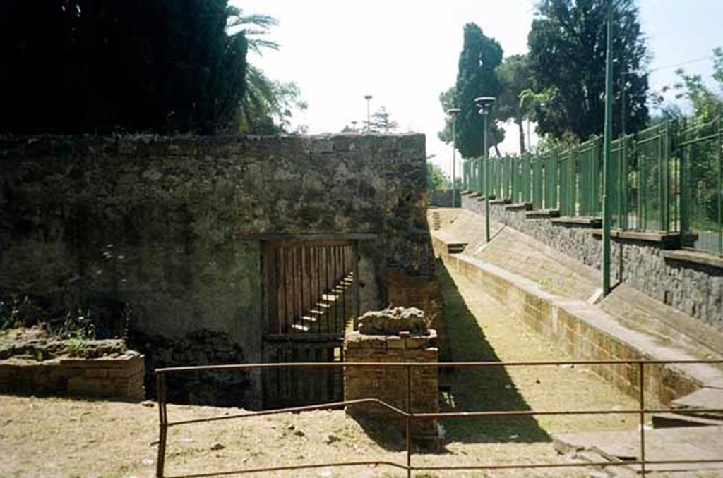 HGW24 Pompeii. July 2010. Looking south towards remains of turret in north-west corner. Photo courtesy of Rick Bauer.